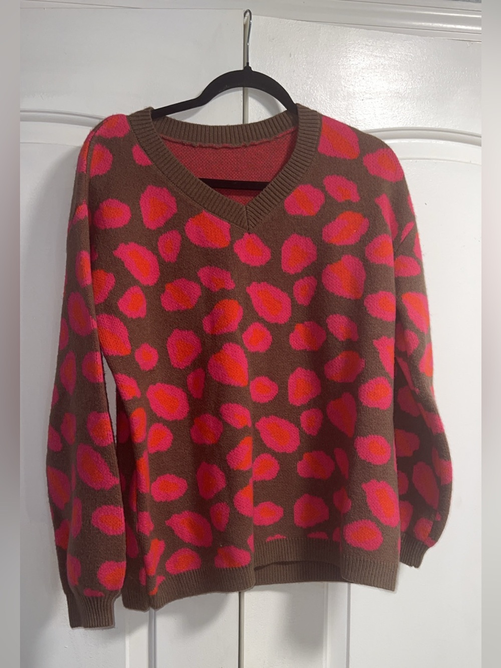 Brown V-Neck Leopard Print Sweater with Pink Accents size M BNWOT
